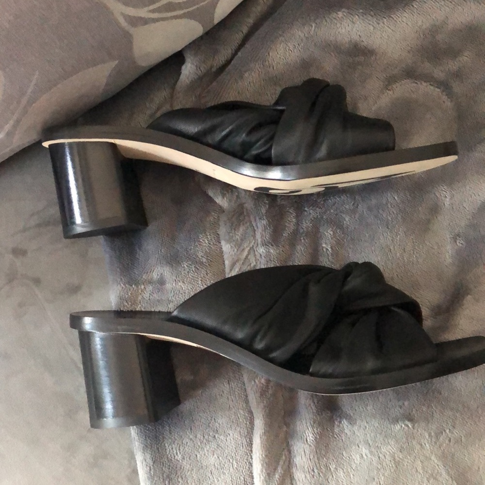 M GEMI The Lilliana Leather Sandal